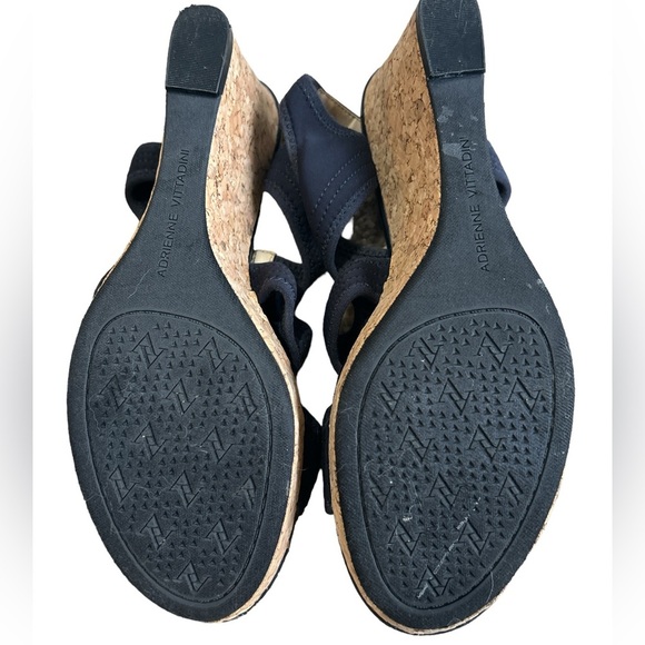 ADRIENNE VITTADINI 'Clint' Wedge Sandal, Navy. Size 10. - Picture 3 of 5